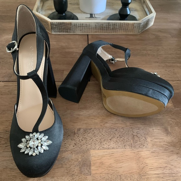 Shoes - Picture 3 of 5